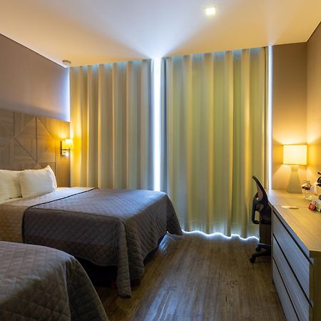 Hotel Glow Point - Mulza León Eksteriør billede