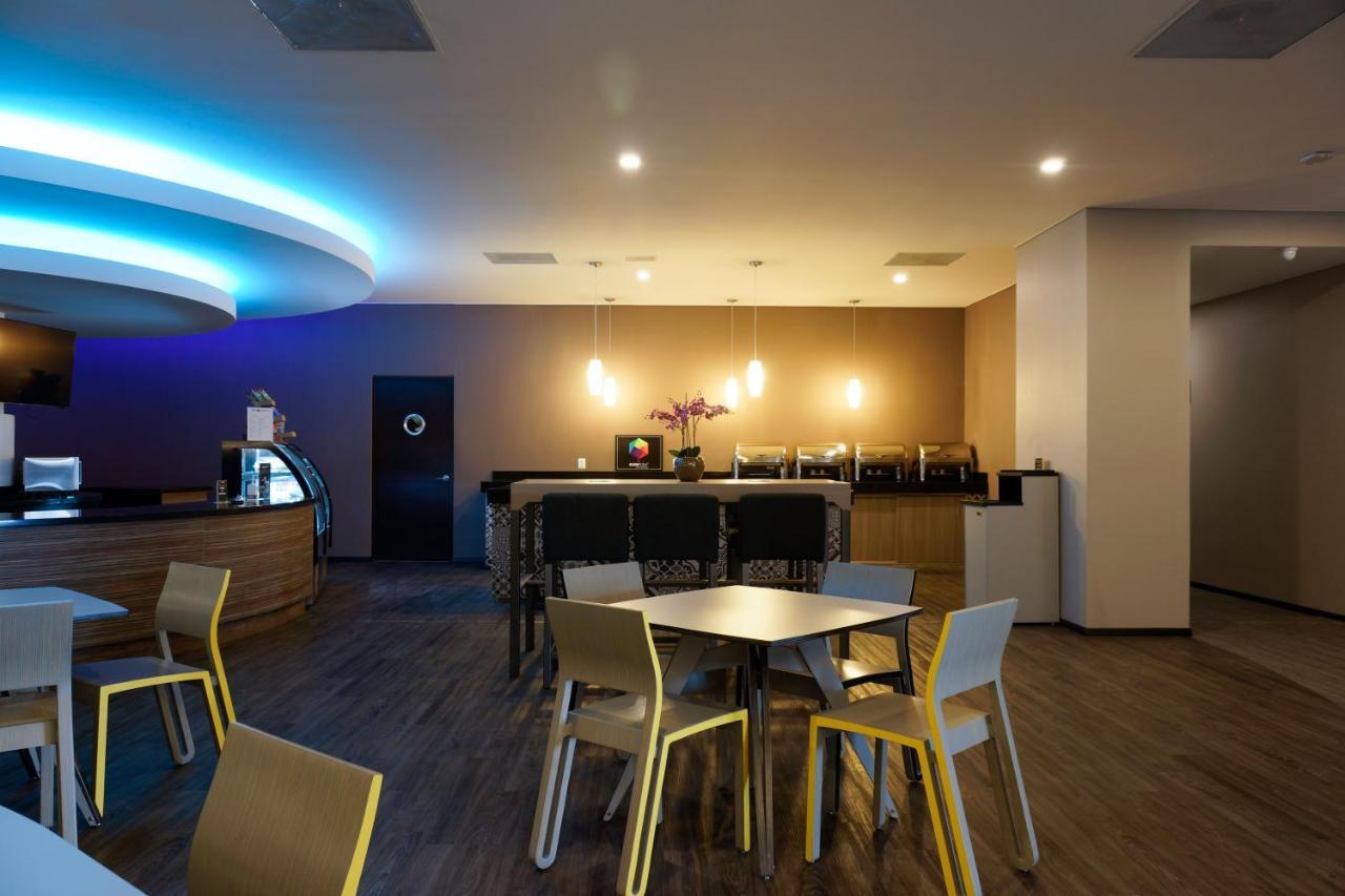 Hotel Glow Point - Mulza León Eksteriør billede
