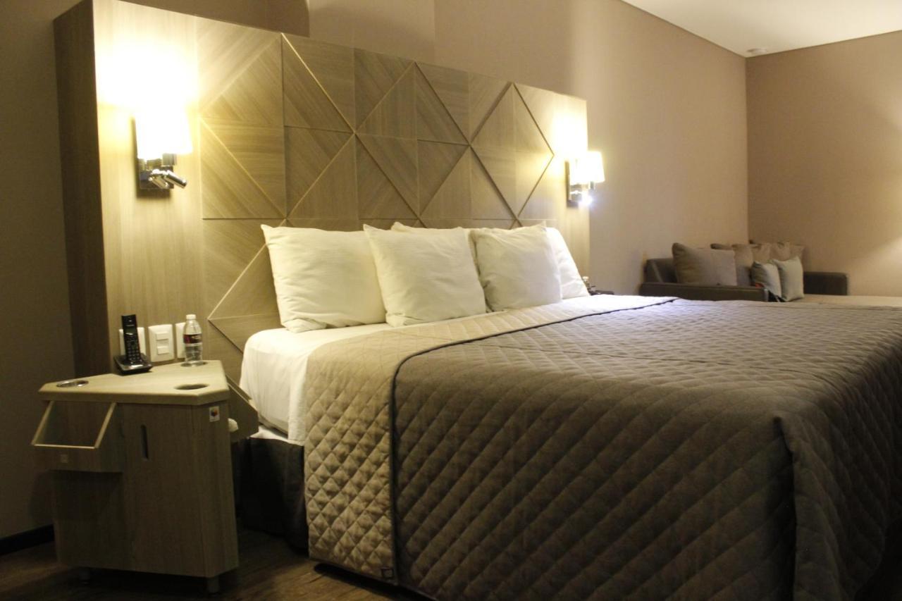 Hotel Glow Point - Mulza León Eksteriør billede