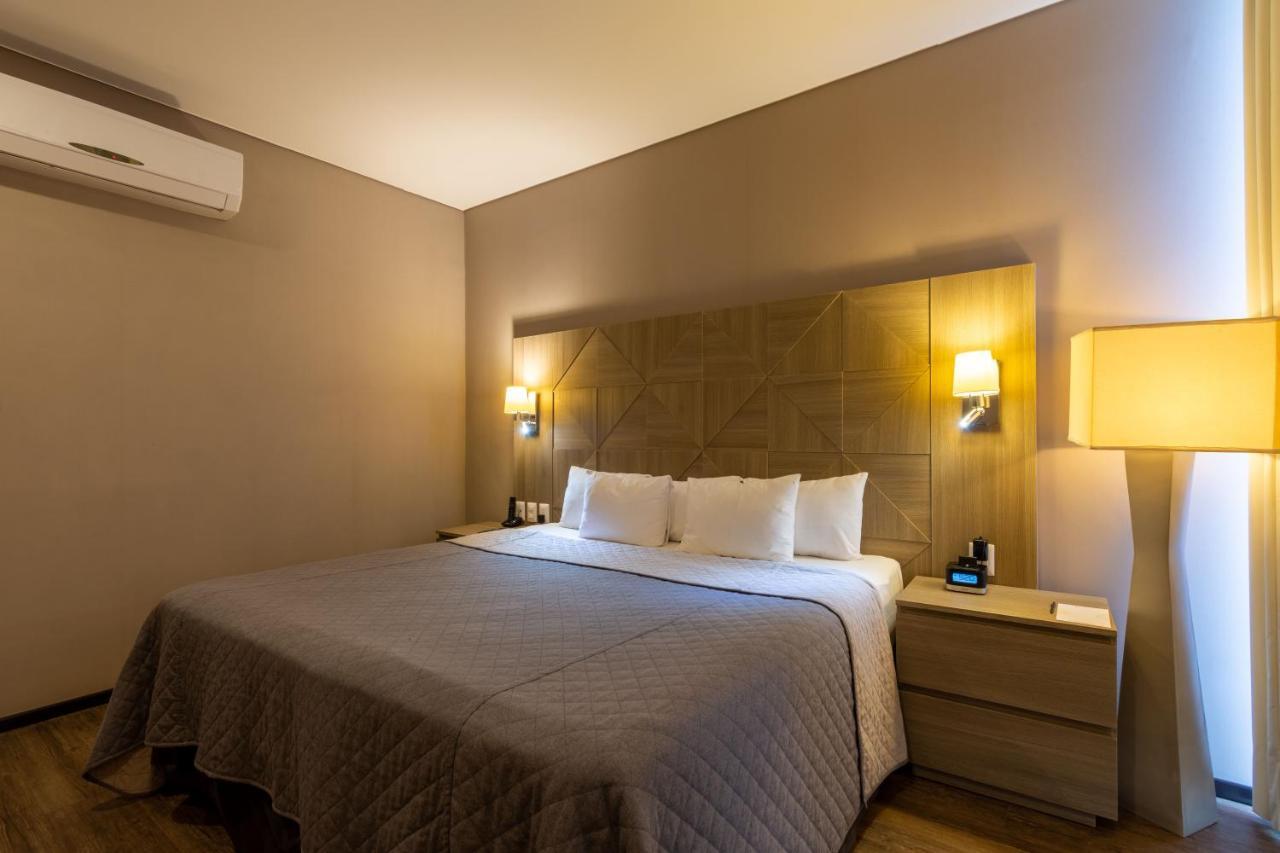 Hotel Glow Point - Mulza León Eksteriør billede
