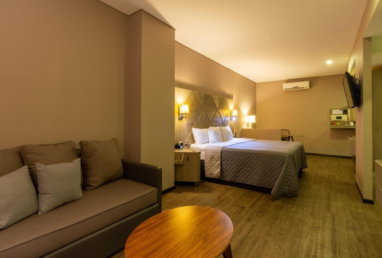 Hotel Glow Point - Mulza León Eksteriør billede
