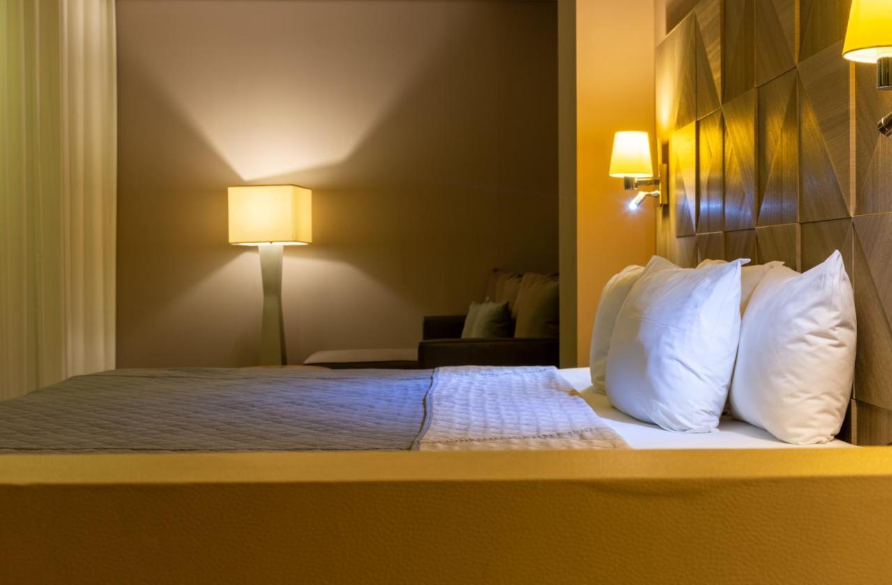 Hotel Glow Point - Mulza León Eksteriør billede