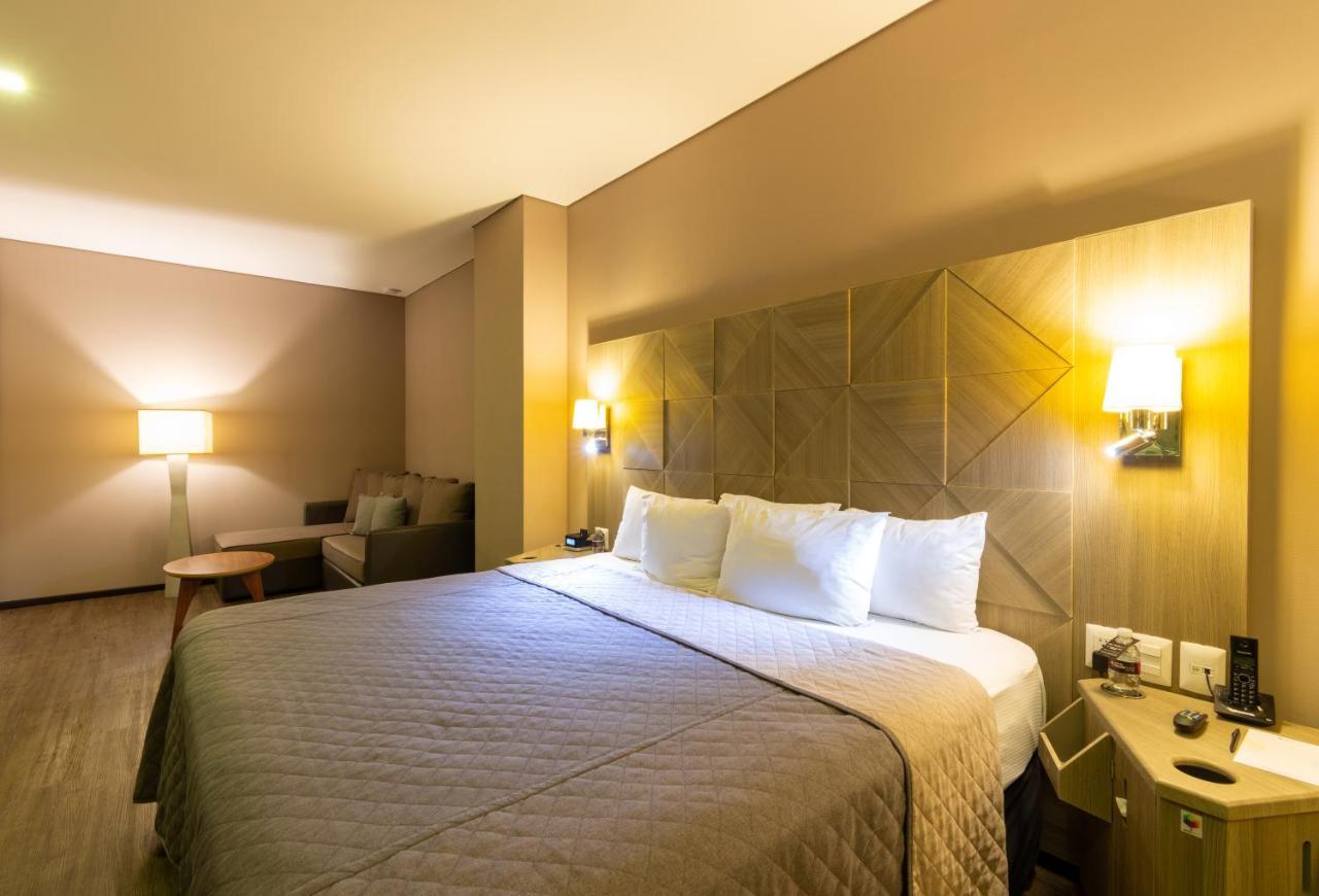 Hotel Glow Point - Mulza León Eksteriør billede